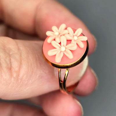 Coral Daisies (rose gold band)