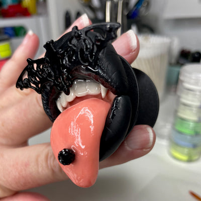 Hot Lips Pop Socket_Black Bat