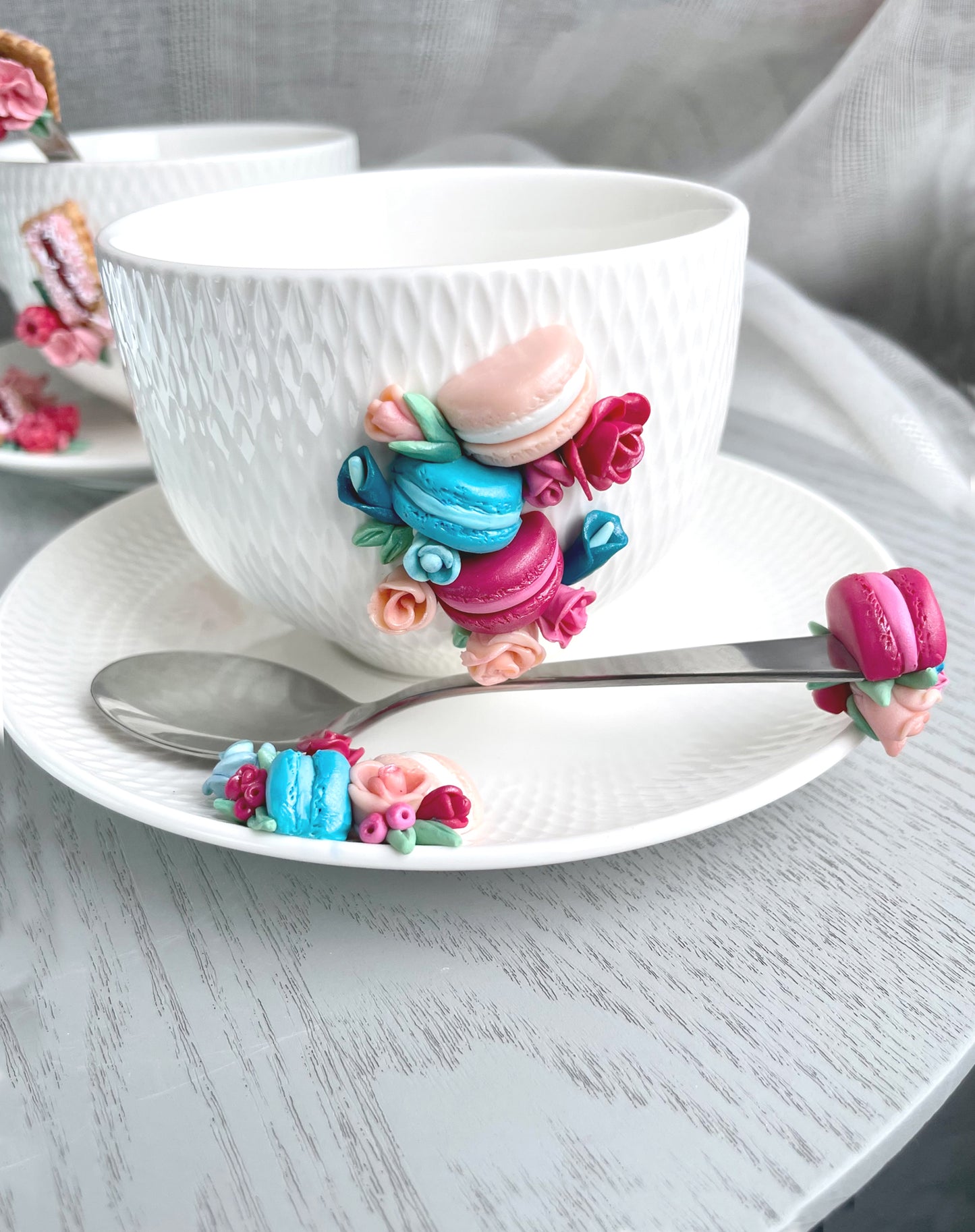 Macaroon teacup set